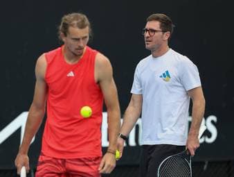 Mischa Zverev, Bruder und Manager von Alexander Zverev, äußert sich im SPORT1-Interview zu den Wimbledon-Chancen seines Bruders. Jannik Sinner traut er trotz Verletzungspause die Titelverteidigung zu. 
