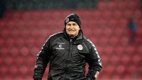 FC Ingolstadt v 1. FC St. Pauli  - 2. Bundesliga, Ewald Lienen