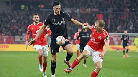 Eine Szene aus dem Hinspiel zwischen Mainz und Gladbach