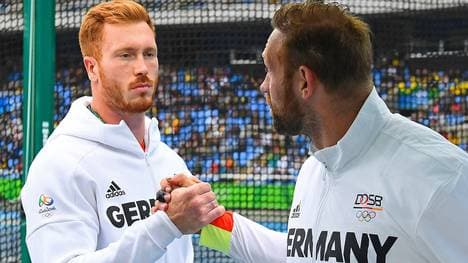 Christoph (l.) und Robert Harting bei der Diskus-Qualifikation in Rio