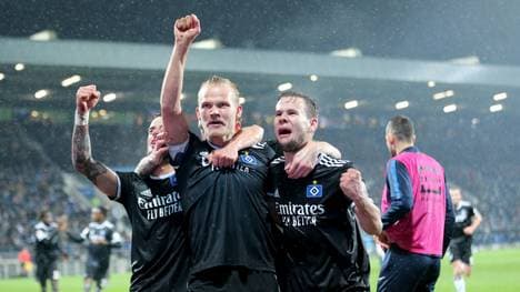 Joel Pohjanpalo (Mitte) erzielte das zwischenzeitliche 2:1 für den Hamburger SV