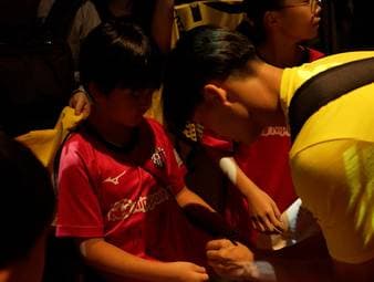 Der BVB ist in Japan angekommen. Auf der achttägigen Tour wird es neben zwei Testspielen auch einige Aufeinandertreffen mit japanischen Fans geben. Besonders im Fokus steht dabei ein Youngster.