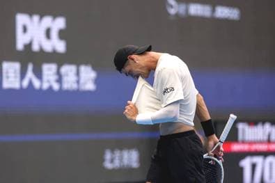 Panik auf dem Platz: Drama um Tennis-Youngster