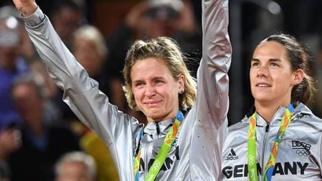 Nach einer Operation ist Laura Ludwig (link) nicht rechtzeitig zur WM-Saison fit.  Kira Walkenhorst startet darum mit einer anderen Partnerin ins Turnier