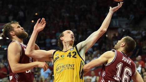 Dennis Clifford bleibt bei ALBA Berlin