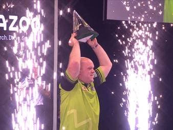 Michael van Gerwen hat zum siebten Mal die Premier League der Darts-Profis gewonnen und überholt somit Darts-Legende Phil Taylor.