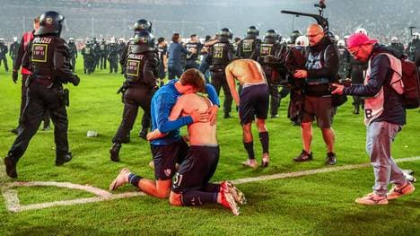 Der VfL Bochum bleibt erstklassig und feiert ausgelassen