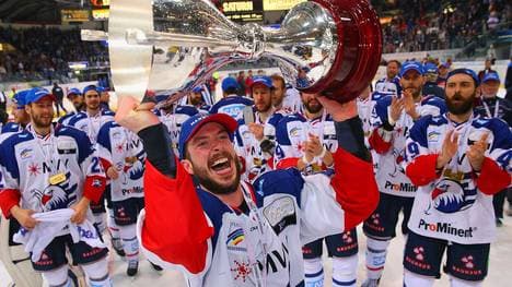 Jonathan Rheault und die Adler Mannheim machten mit dem Sieg im Finalspiel 6 ihr Meisterstück