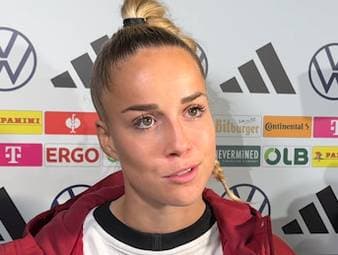 DFB-Kapitänin Giulia Gwinn spricht über ihr Comeback in der Nationalmannschaft und über ihre Unterstützung für die verletzten Mitspielerinnen Lena Oberdorf und Giovanna Hoffmann.