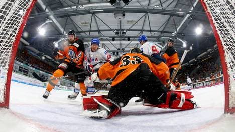 Grizzlys Wolfsburg v Adler Mannheim - DEL