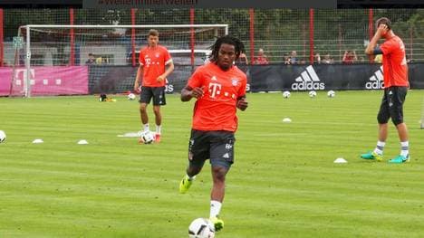 Renato Sanches trainiert nach seiner Verletzung erstmals wieder mit dem Ball