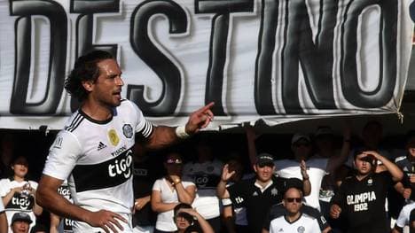 Roque Santa Cruz ist auch mit 38 Jahren noch in Form