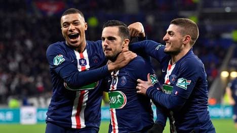 Können Kylian Mbappe (l.) und seine PSG-Kollegen ab Mitte Juni wieder jubeln?