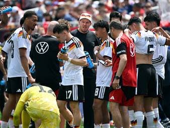 Bei der WM 2026 sind verpflichtende Trinkpausen in jeder Halbzeit eingeführt worden. Die Änderung löst viel Kritik aus - bekommt aus dem DFB-Lager aber durchaus auch positives Feedback.