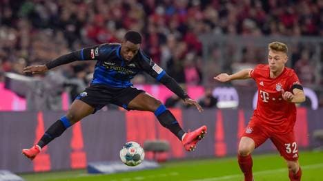 Joshua Kimmich (re.) ist angetan von der Spielweise des SC Paderborn