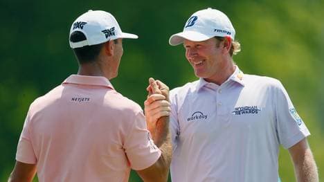 Billy Horschel gratulierte seinem Flightpartner Brandt Snedeker (r.) zu dessen Traumrunde