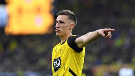 Nico Schlotterbeck (Borussia Dortmund) gestikuliert, gestik waehrend des Spiels der 1. Bundesliga zwischen Borussia Dortmund und 1. FSV Mainz 05, SIGNAL IDUNA PARK am 30. March 2025 in Dortmund, Deutschland. (Foto von Ralf Treese DeFodi Images) +++ Nico Schlotterbeck (Borussia Dortmund) gestures during the Bundesliga match between Borussia Dortmund and 1. FSV Mainz 05 at Signal Iduna Park on March 30, 2025 in Dortmund, Germany. (Photo by Ralf Treese DeFodi Images) DFL regulations prohibit any use of photographs as image sequences and or quasi-video. (Photo by Ralf Treese DeFodi Images) *** Nico Schlotterbeck Borussia Dortmund gestures, gestures during the Bundesliga 1 match between Borussia Dortmund and 1 FSV Mainz 05, SIGNAL IDUNA PARK on March 30, 2025 in Dortmund, Germany Photo by Ralf Treese DeFodi Images Nico Schlotterbeck Borussia Dortmund gestures during the Bundesliga match between Borussia Dortmund and 1 FSV Mainz 05 at Signal Iduna Park on March 30, 2025 in Dortmund, Germany Photo by Ralf Treese DeFodi Images DFL regulations prohibit any use of photographs as image sequences and or quasi video Photo by Ralf Treese DeFodi Images
