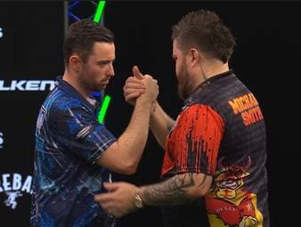 Luke Humphries und Michael Smith liefern sich ein spannendes Duell um den Einzug ins Halbfinale des Grand Slam of Darts. Ekstase, ein fast perfektes Leg und starke Finishes - dieses Match hatte fast alles.