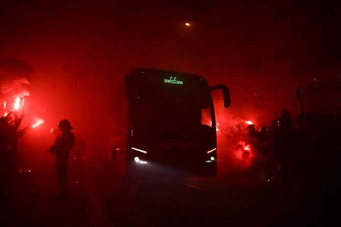 Attacke auf Atlético-Teambus