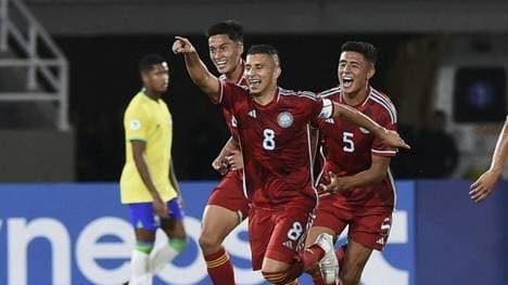 Gustavo Puerta (Nr.8) wechselt nach Leverkusen