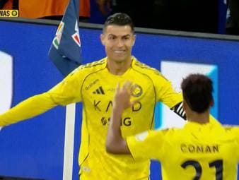 Am 14. Spieltag der Saudi Pro League musste sich Al-Nassr im Topspiel mit 1:3 gegen Al Hilal geschlagen geben. Cristiano Ronaldo trifft, sein Torwart fliegt.