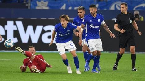 Ko Itakura (l.) kehrte vorzeitig von seiner Länderspielreise mit Japan zurück