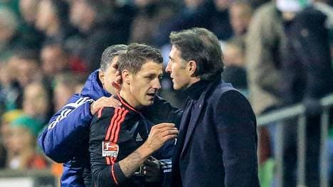 Ivo Ilicevic (l.) erhält nach seiner Kopfstoßattacke gegen Michael Gregoritsch eine Denkpause