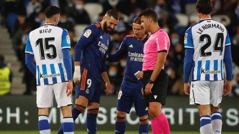 Karim Benzema (2.v.l.) verletzte sich beim Real-Sieg