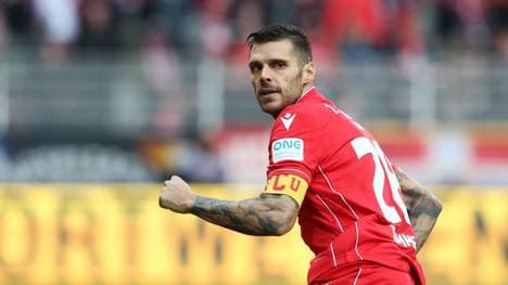 BERLIN, GERMANY - MARCH 01:  Christopher Trimmel of Berlin looks on during the Bundesliga match between 1. FC Union Berlin and VfL Wolfsburg at Stadion An der Alten Foersterei on March 1, 2020 in Berlin, Germany.  (Photo by Matthias Kern/Bongarts/Getty Images)