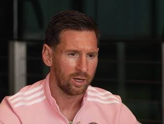 Lionel Messi freut sich auf das Wiedersehen mit Thomas Müller im Finale des MLS-Cups. Der deutsche Fußballstar habe die Vancouver Whitecaps noch stärker gemacht, der Argentinier erwartet somit ein schwieriges Spiel.