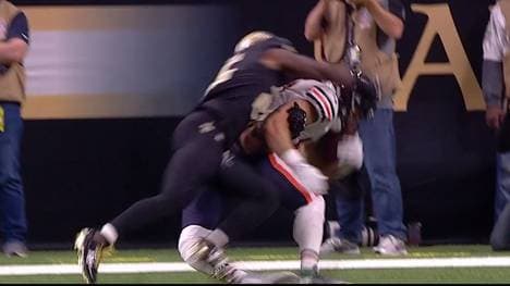 Zach Miller bricht sich das Bein, als er versucht einen Pass zu fangen