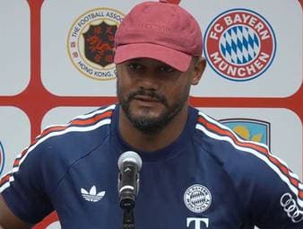 Auf der Hongkong-Reise des FC Bayern sorgen Gerüchte um Michael Olise für Wirbel. Zu Spekulationen über Real Madrid und angeblichen Unterhaltszahlungen blockte Trainer Vincent Kompany jedoch ab.