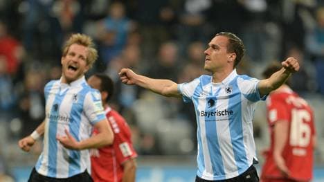 Michael Liendl (r., mit Stefan Aigner) entschied für 1860 München das Spiel gegen Würzburg