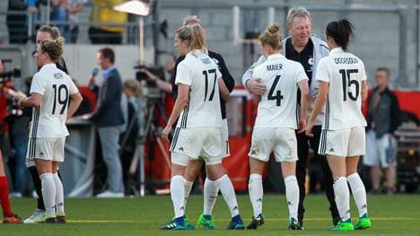 Horst Hrubesch will mit den deutschen Frauen die WM-Quali schaffen