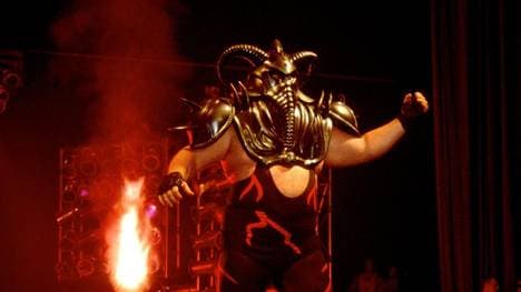 Big Van Vader kam einst mit einer aufwändigen Maske zum Ring