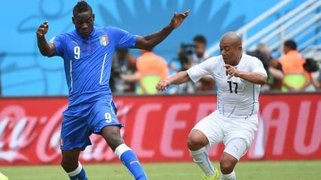 Mario Balotelli (l.) spielte letztmals 2014 im italienischen Nationalteam