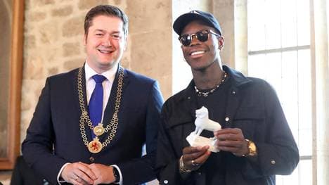 Dennis Schröder und OB Thorsten Kornblum