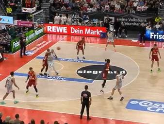 Die Basketball-Highlights von Spiel 2 der Viertelfinal-Serie FC Bayern München - Gladiators Trier aus den BBL-Playoffs im Video.