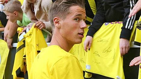 ERIK DURM: (ab 46. Minute für Marcel Schmelzer): Ebenso souverän wie Schmelzer. Mit etwas mehr Zug bei seinen offensiven Vorstößen. SPORT1-NOTE: 2,5