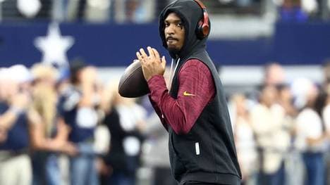 Star-Quarterback Jayden Daniels hat bei seiner Verletzung in Dallas Glück, ob er im Monday Night Game gegen Kansas City spielt, ist aber offen