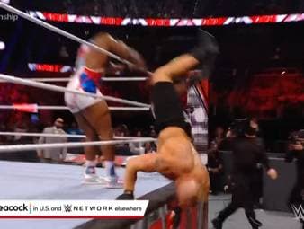 Die erneute Krönung von Brock Lesnar zum WWE-Champion bei Day 1 lief nicht ohne Hindernisse: Bobby Lashley verpasst dem "Beast" im Titelmatch einen spektakulären Spear.