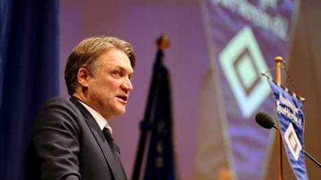 Dietmar Beiersdorfer spricht bei der Mitgliederversammlung des Hamburger SV