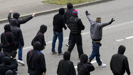 FBL-EUR-C1-BASEL-SCHALKE-HOOLIGANS