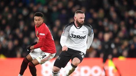 Wayne Rooney (r.) und Derby County hatten bei Manchester United wenig zu melden