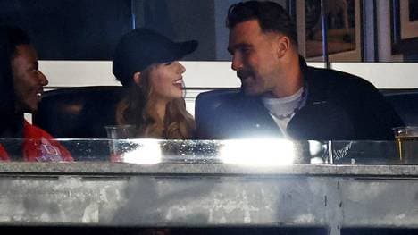 Taylor Swift und Travis Kelce besuchen ein Yankees-Spiel