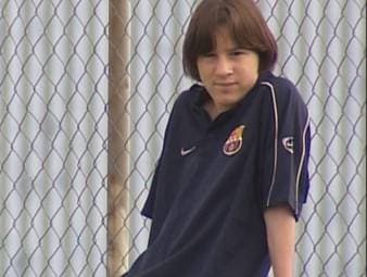 Lionel Messi möchte den FC Barcelona nach 20 Jahren verlassen. Mit 13 Jahren wechselte er aus Argentinien zu den Katalanen. SPORT1 blickt zurück auf seine Anfänge im Barca-Trikot.