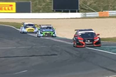 Buri schnappt sich TCR-Meistertitel - Fugel gewinnt letztes Rennen