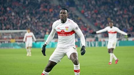 Silas vom VFB Stuttgart trifft bezüglich seines Gehalts eine kuriose Aussage. 