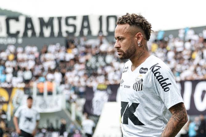 Neymar erfolgreich am Knie operiert