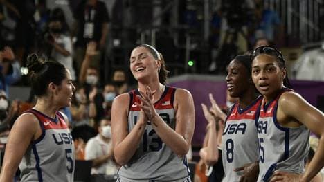 Amerikanerinnen feiern ihre olympische Goldmedaille